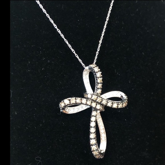 Diamond cross necklace 2 ct. - Picture 4 of 10